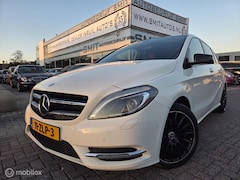 Mercedes-Benz B-klasse - 200 AMG Aut/Leder/Pano/Trekhaak/Carplay