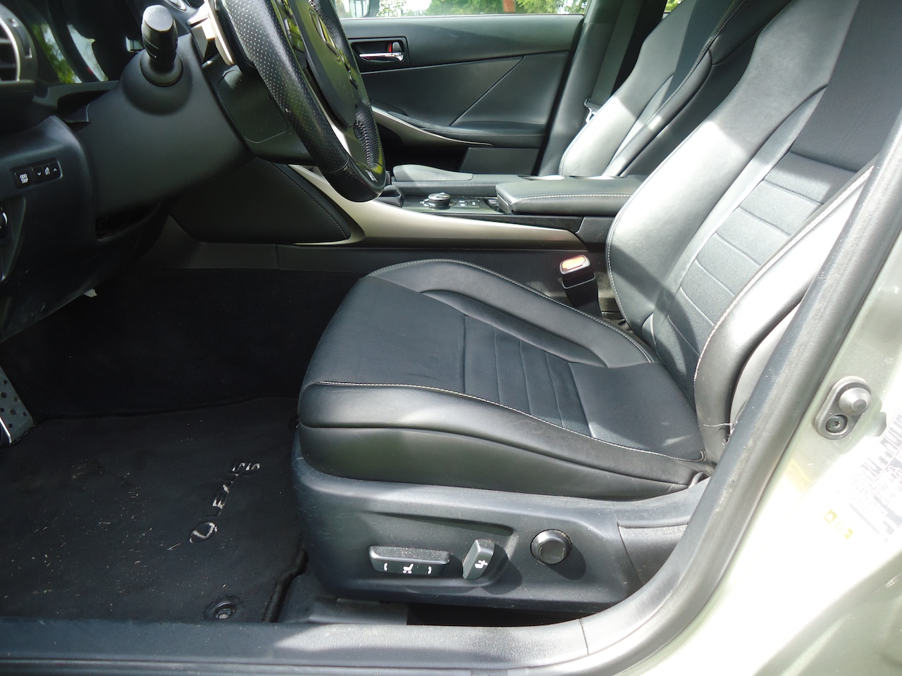 Lexus IS - 300h F Sport Line MARK LEVINSON AUDIO