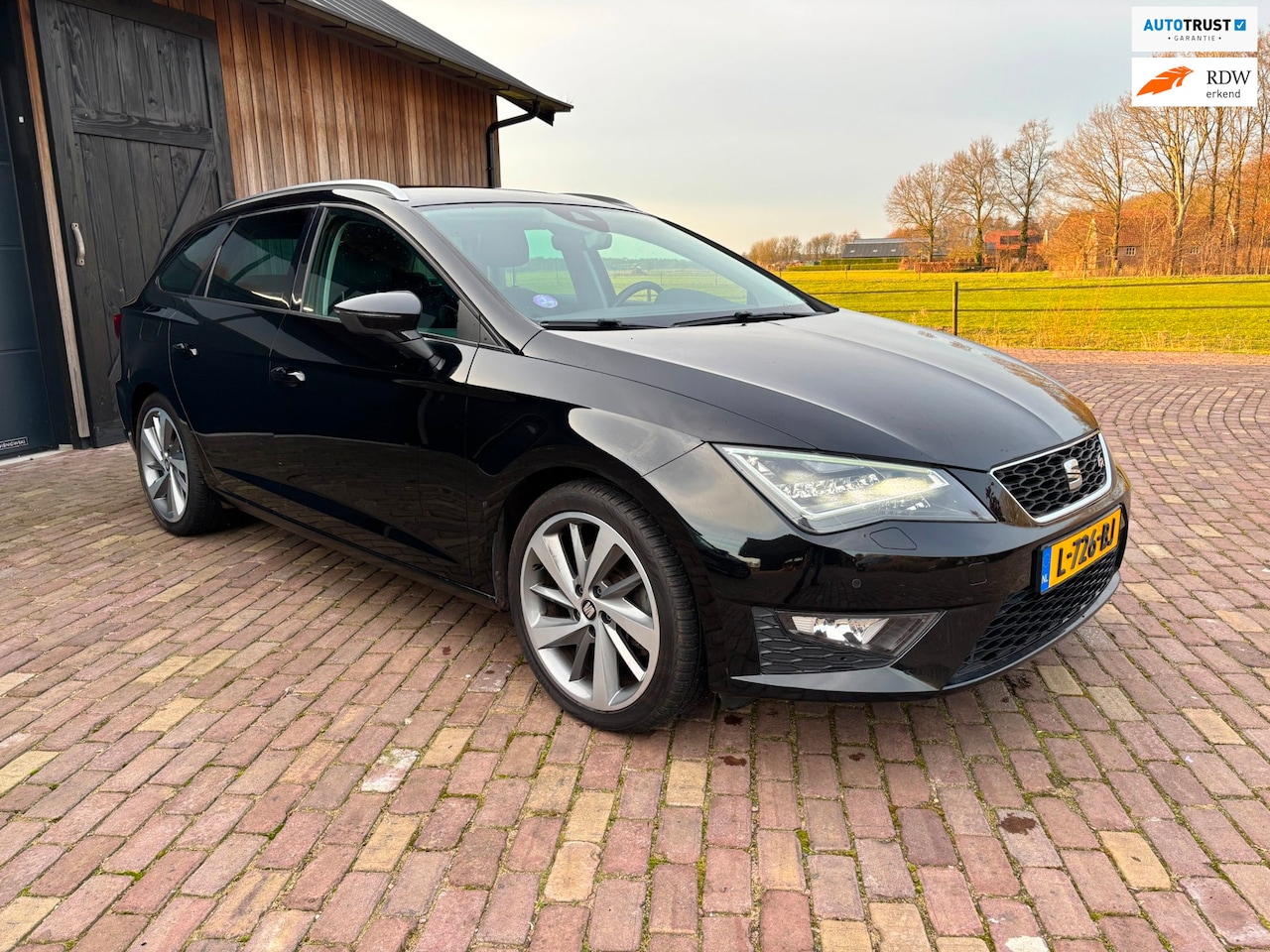 SEAT Leon ST - 1.8 TSI FR Connect 1.8 TSI FR Connect, AUTOMAAT, TREKHAAK ,HALF LEER,MOOIE VELGEN. - AutoWereld.nl