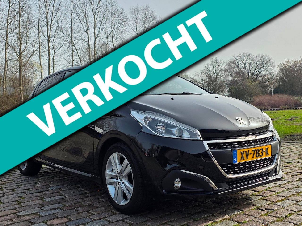 Peugeot 208 - 1.2 PureTech Signature 2e eigenaar dealer onderhouden carplay airco cruis control parkeer - AutoWereld.nl