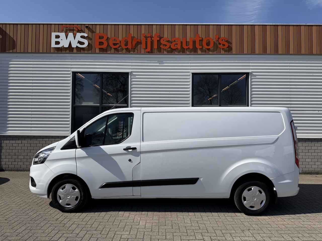 Ford Transit Custom - 300 2.0 TDCI 130pk L2H1 Trend / euro 6 / vaste prijs rijklaar € 12.950 ex btw / lease vana - AutoWereld.nl