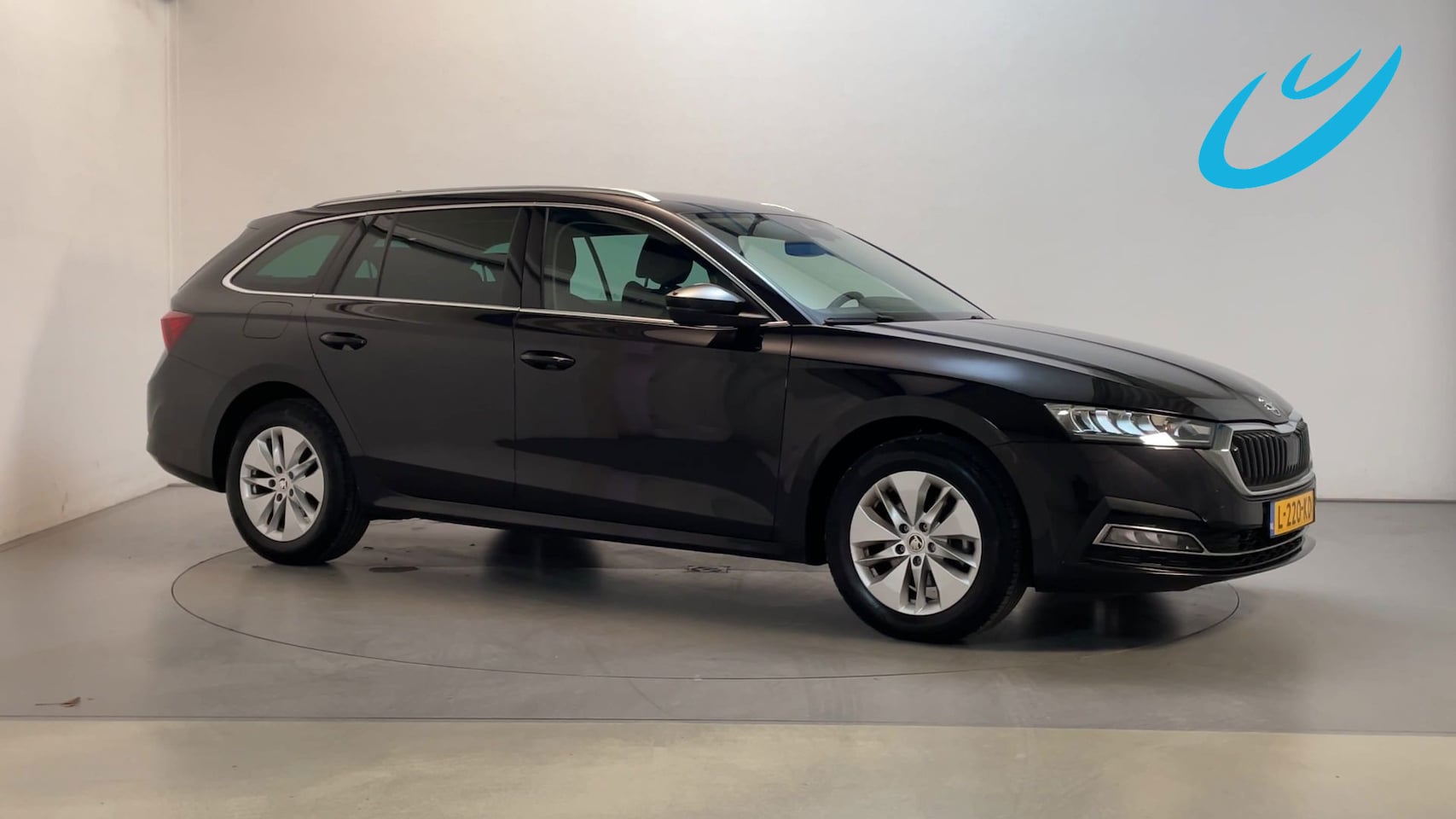 Skoda Octavia Combi - 1.0 e-TSI DSG Business Edition Navigatie Parkeersensoren App-Connect DAB+ - AutoWereld.nl