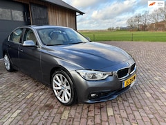 BMW 3-serie - 330e, HYBRIDE, LEER , NAVI , TREKHAAK, DUBBELSET WIELEN MET NW WINTERBANDEN