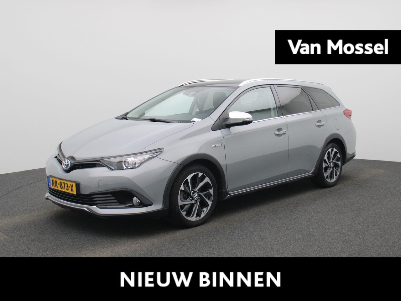 Toyota Auris - 1.8 Hybrid Comfort | Automaat | Panoramadak | Camera | Trekhaak | Climate Control | - AutoWereld.nl