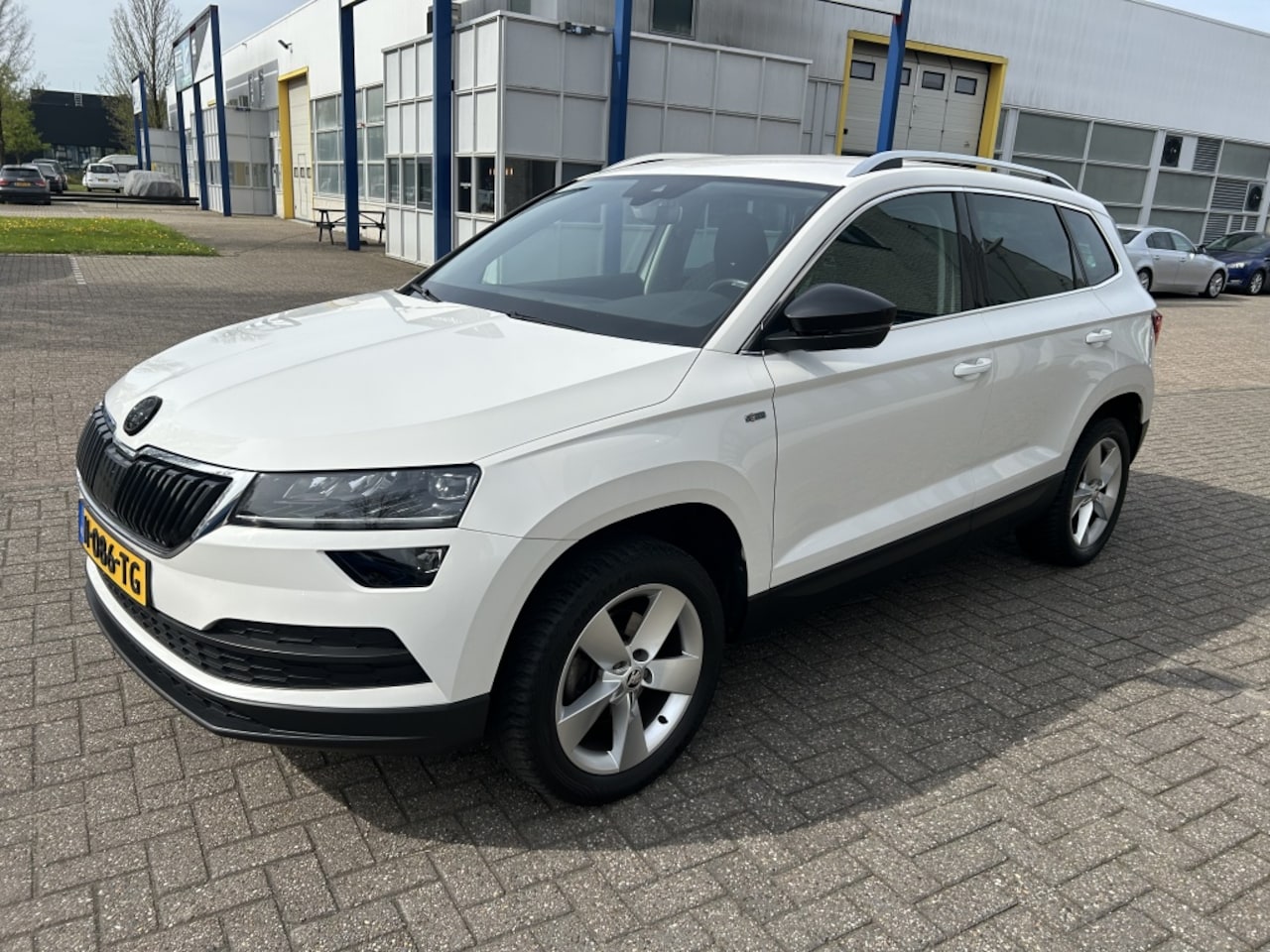 Skoda Karoq - 1.0 TSI Style Bus. NAV CAMERA CARPLAY LED. - AutoWereld.nl