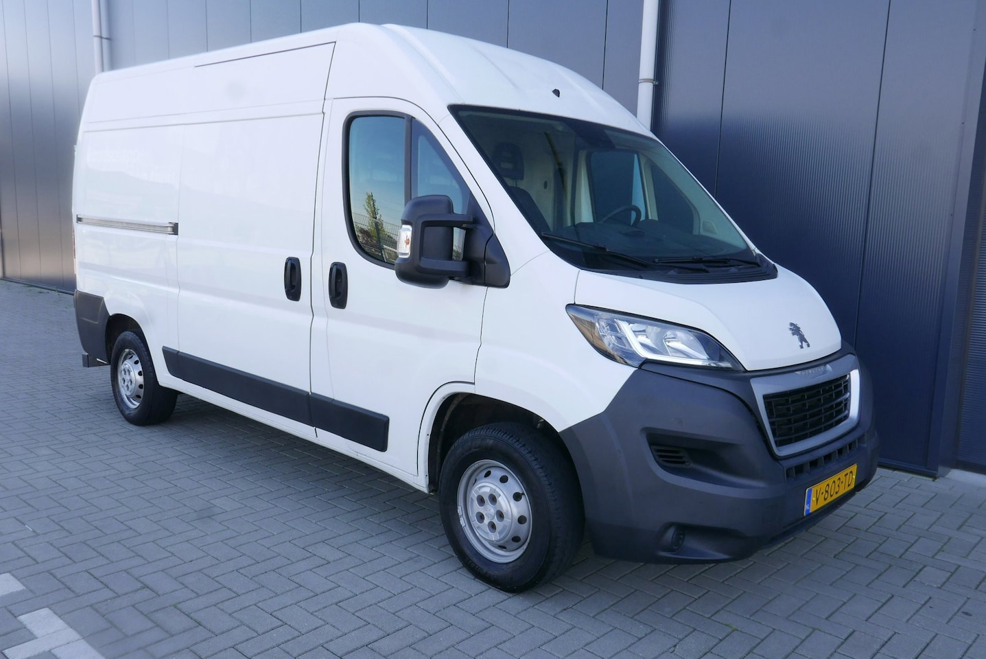 Peugeot Boxer - 335 2.0 131 PK BlueHDI L2H2 Premium AIRCO,NAVI,CAMARA,118266 KM. - AutoWereld.nl