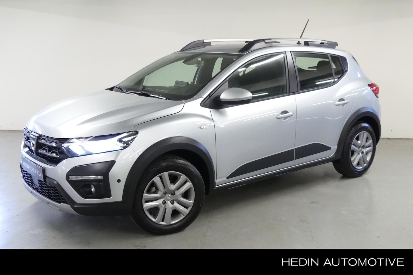 Dacia Sandero Stepway - TCe 90 Comfort | MediaNav Multimedia | Climate Control | Cruise Control | Parkeersensoren - AutoWereld.nl