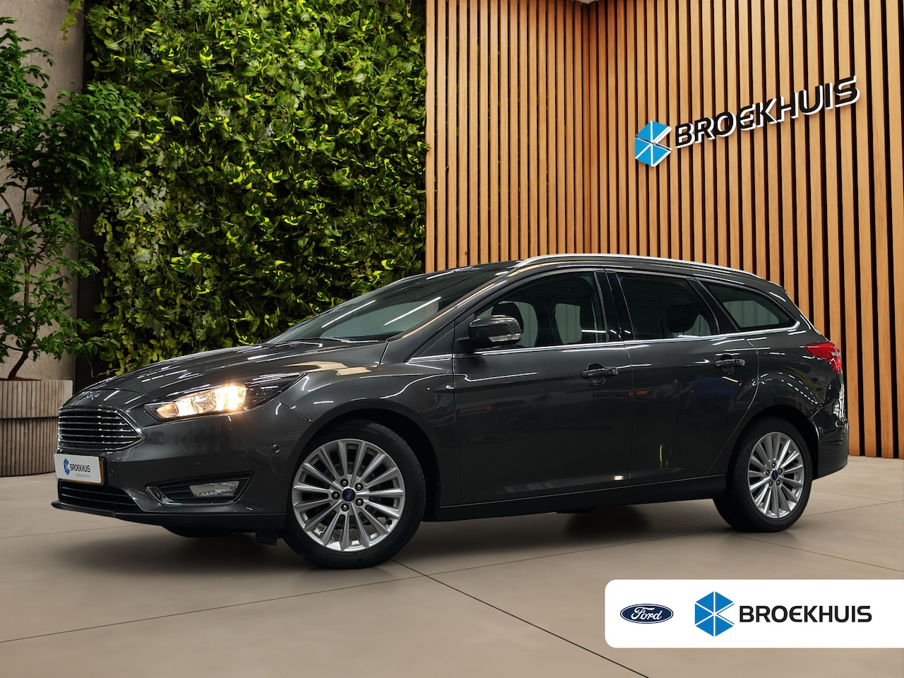 Ford Focus Wagon - 1.0 Titanium | Trekhaak | Park Assist | Keyless | Navi | Climate - AutoWereld.nl