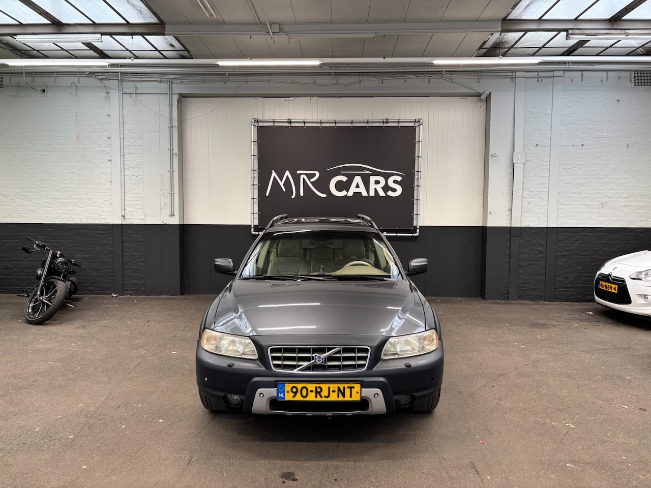 Volvo XC70 - 2.4 D5 Summum AWD Automaat/Ledere/Cruise Control - AutoWereld.nl