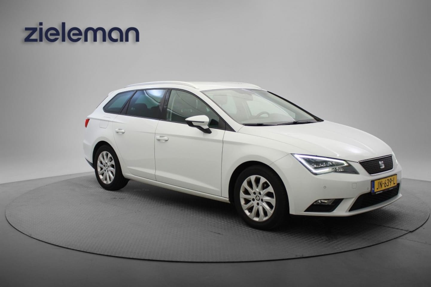SEAT Leon ST - 1.0 EcoTSI Style Connect - Carplay, Camera, Navi, Clima, Trekhaak - AutoWereld.nl