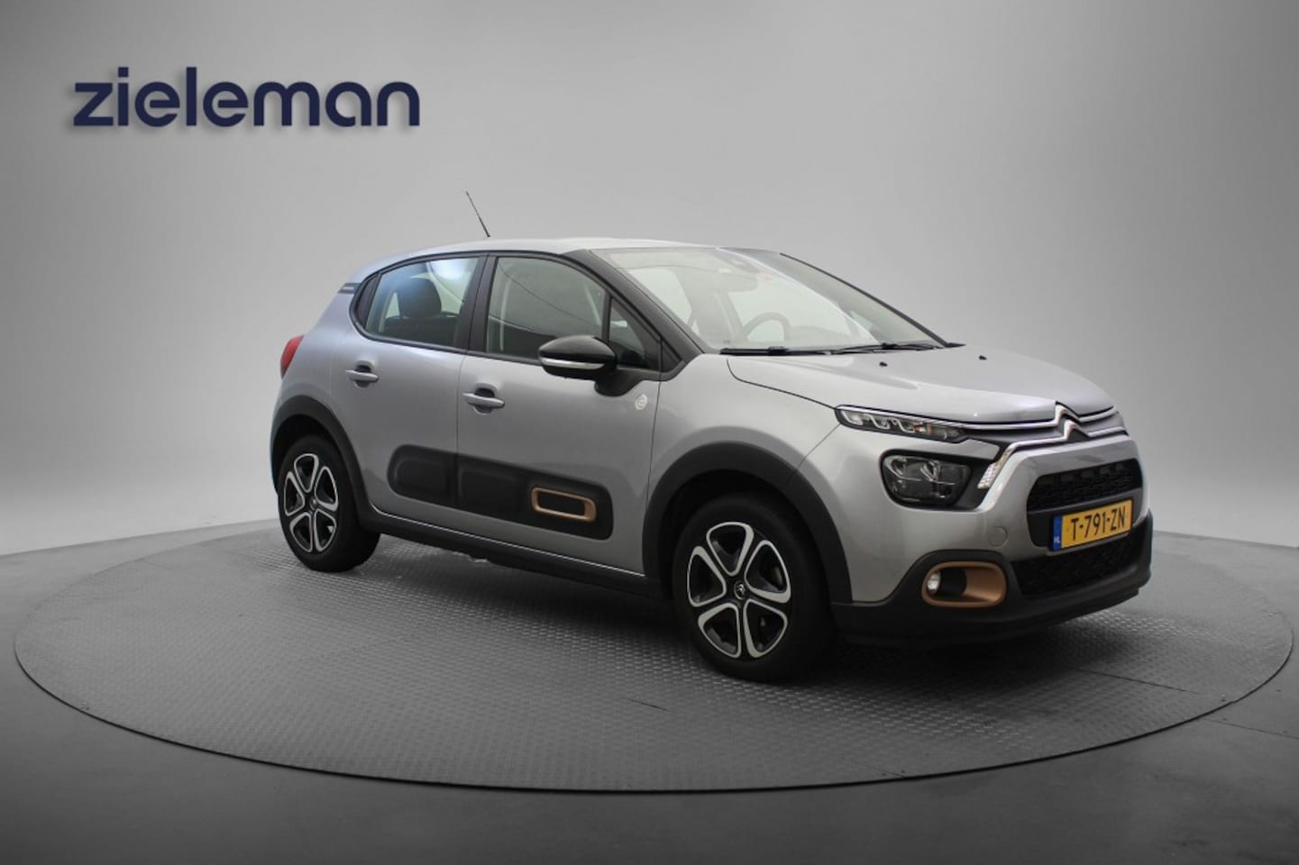 Citroën C3 - 1.2 PureTech C-Series - Carplay, Navi, Cruise - AutoWereld.nl