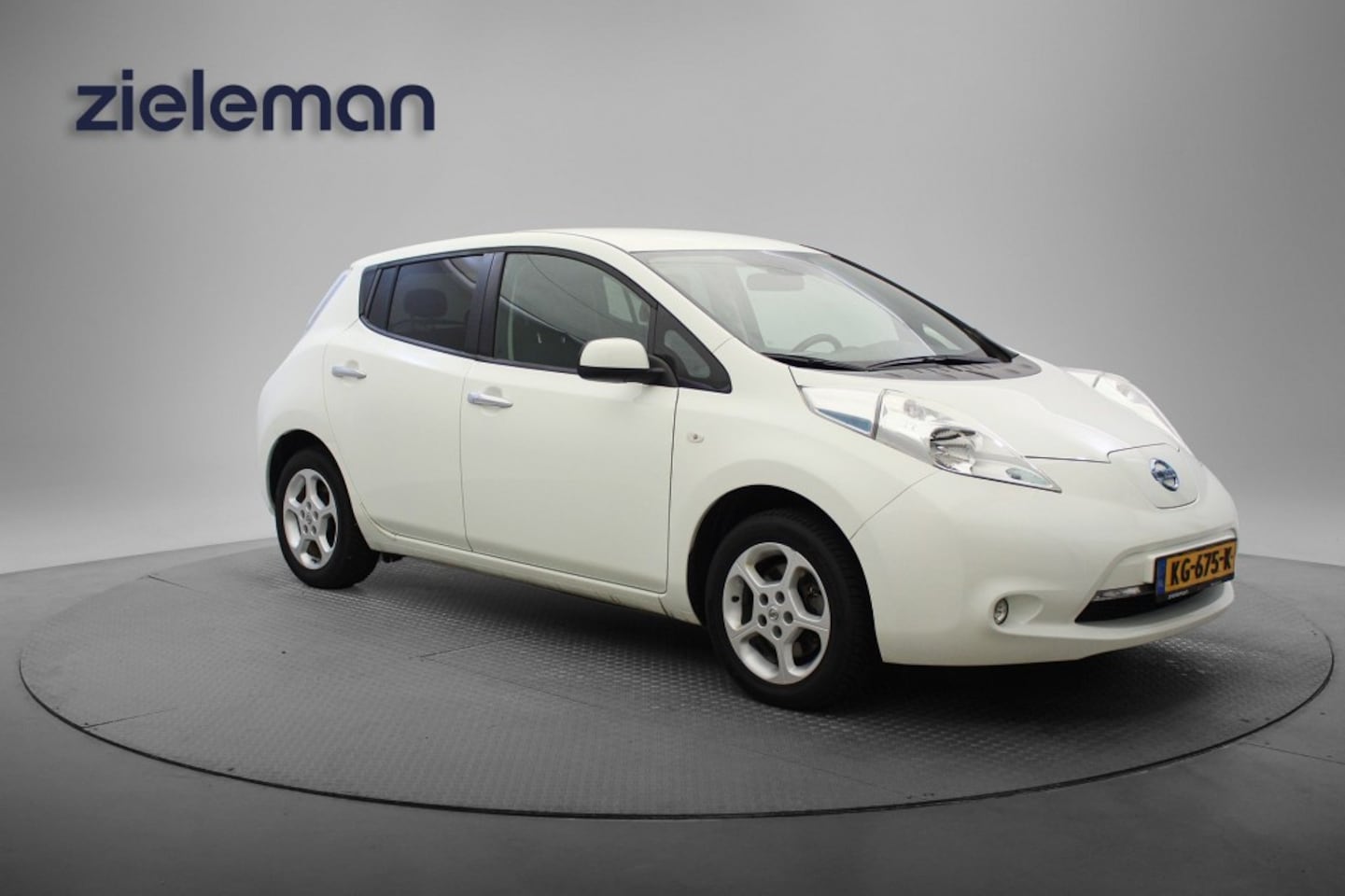 Nissan LEAF - Acenta 30 kWh - Navi, Camera, Stuur/Stoel Verwarming - AutoWereld.nl