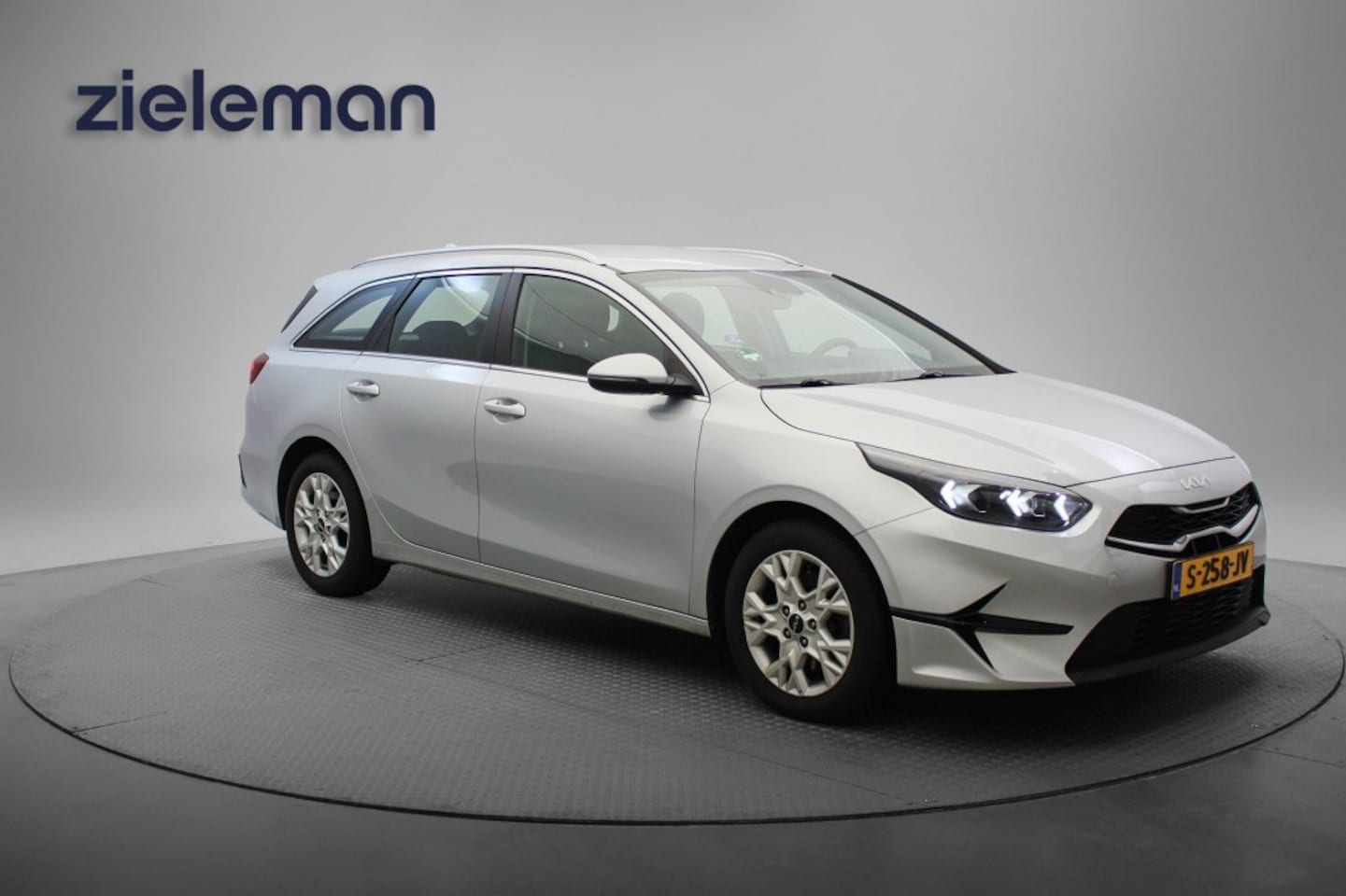 Kia Cee'd - Ceed Sportswagen 1.0 T-GDi MHEV DynamicLine Automaat - Carplay, Navi, Cruise, Clima, Camer - AutoWereld.nl