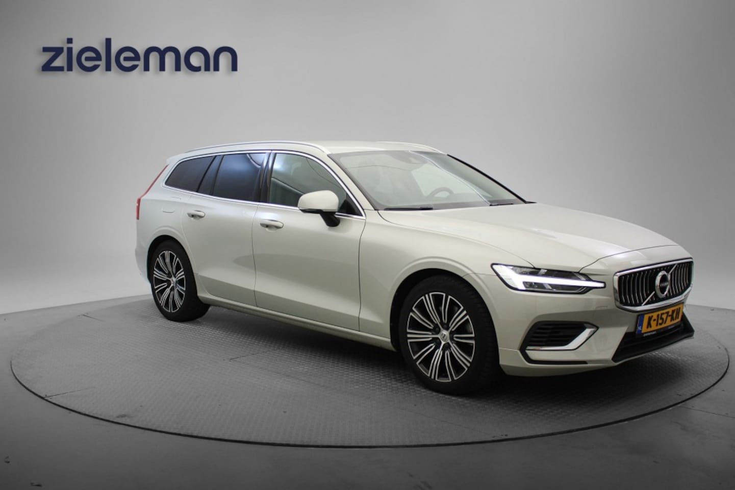 Volvo V60 - 2.0 T6 Recharge AWD Business Pro - Digitaal Cockpit, Carplay, Camera, Afn Trekhaak - AutoWereld.nl