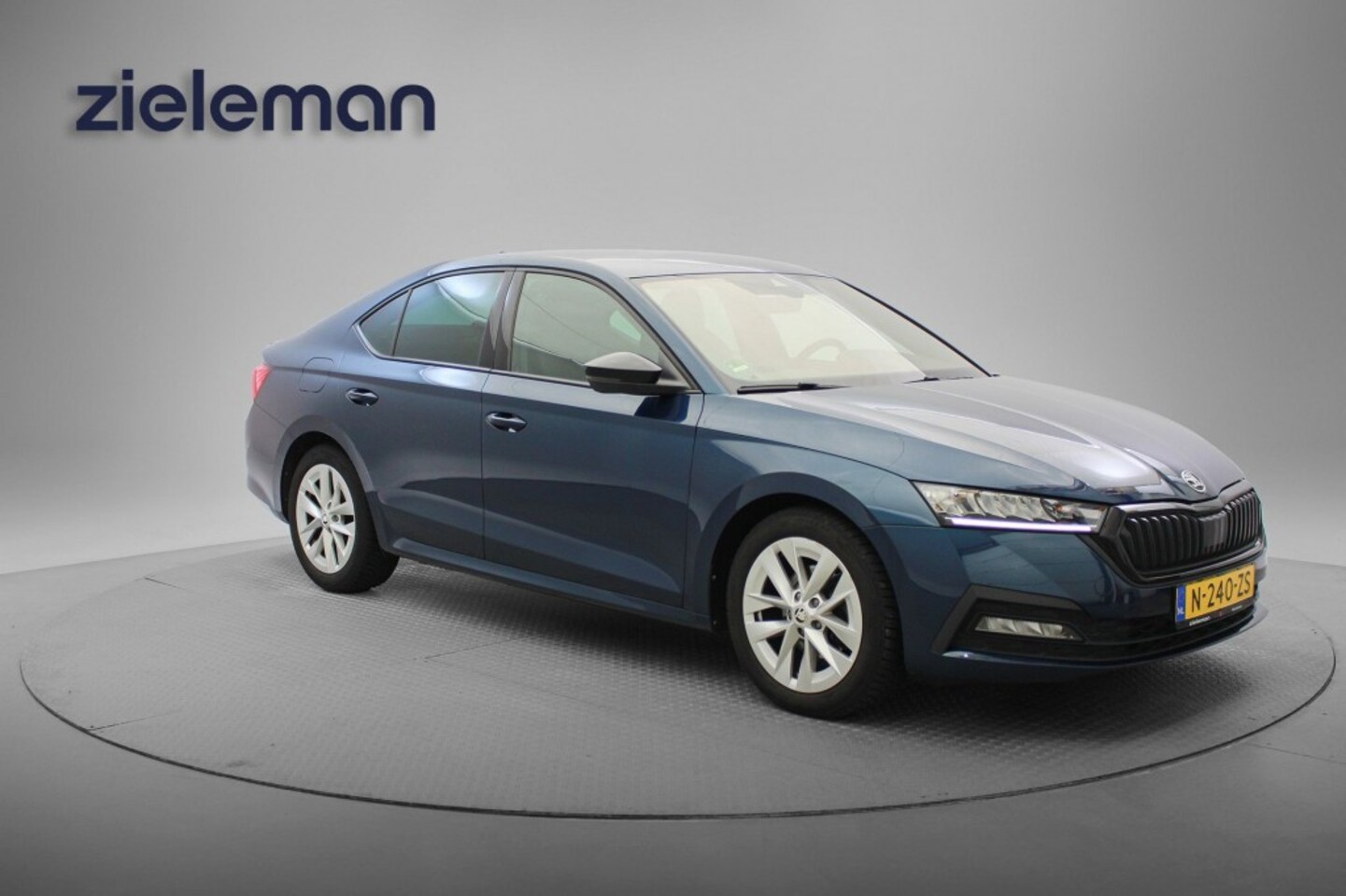 Skoda Octavia - 1.0 e-TSI Sport Business Automaat - Digitaal Cockpit, Carplay, Sportstoelen - AutoWereld.nl