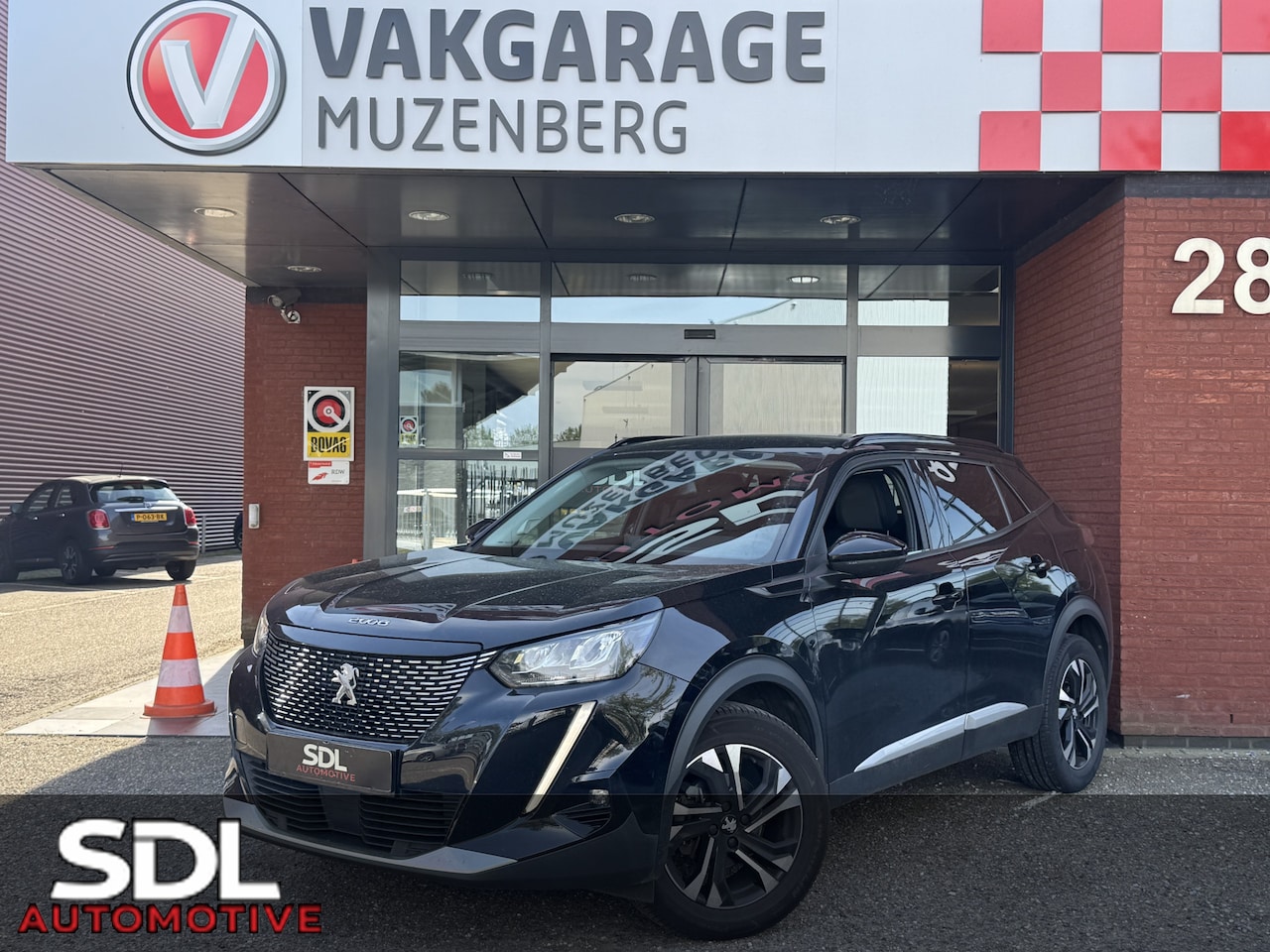 Peugeot 2008 - 1.2 PureTech Allure // CAMERA // APPLE CARPLAY - ANDROID AUTO // CLIMA // CRUISE // STOELV - AutoWereld.nl