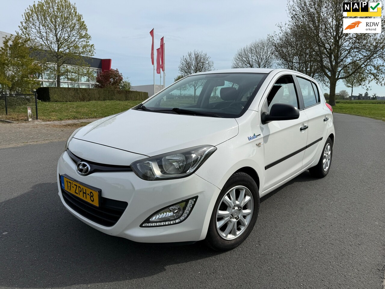 Hyundai i20 - 1.2i Business Edition NAP/LED/AIRCO/APK 2027 - AutoWereld.nl