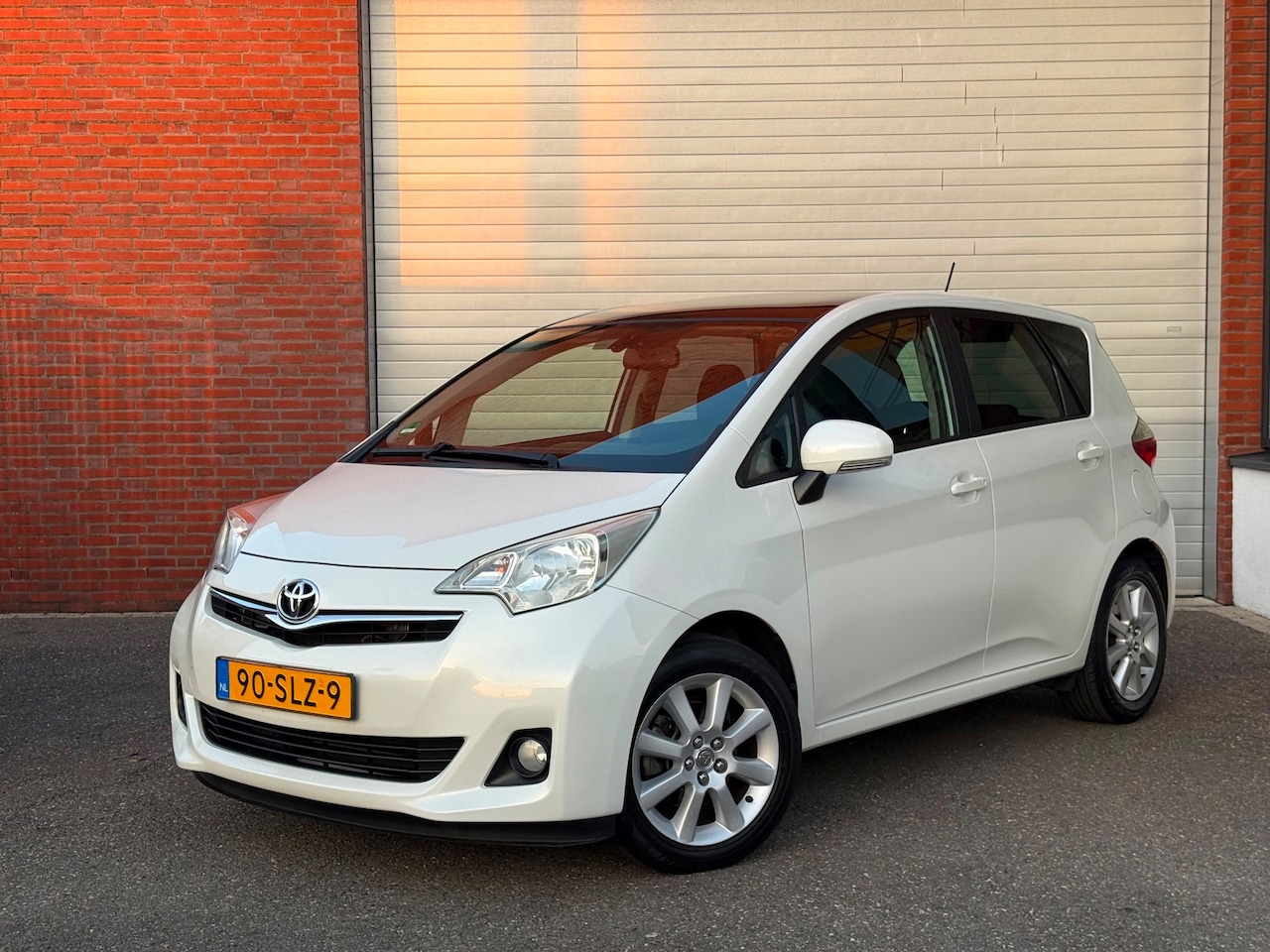 Toyota Verso S - 1.3 VVT-i Dynamic | AUTOMAAT | NAVI | NEW APK - AutoWereld.nl