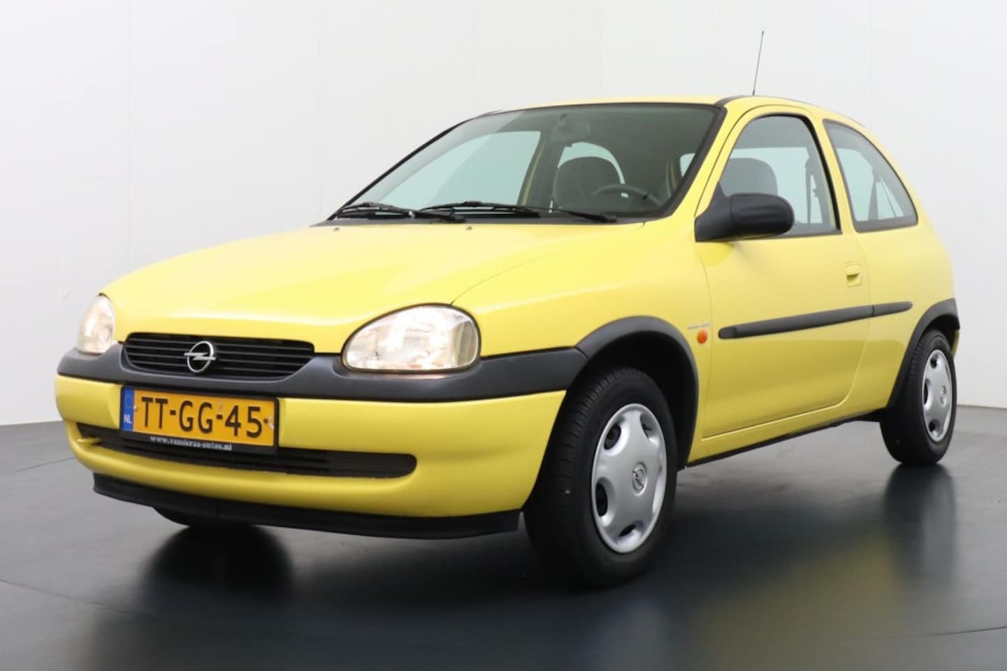 Opel Corsa - 1.0I-12V CITY HB 3-Drs YOUNGTIMER!! Lage km-Stand - AutoWereld.nl