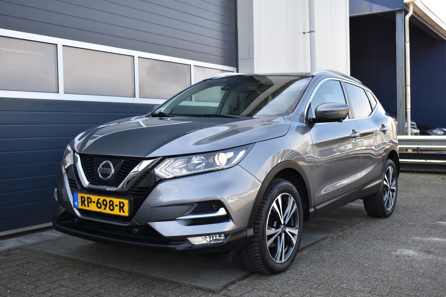 Nissan Qashqai - 1.2 N-Connecta Pano/ 360 cam - AutoWereld.nl
