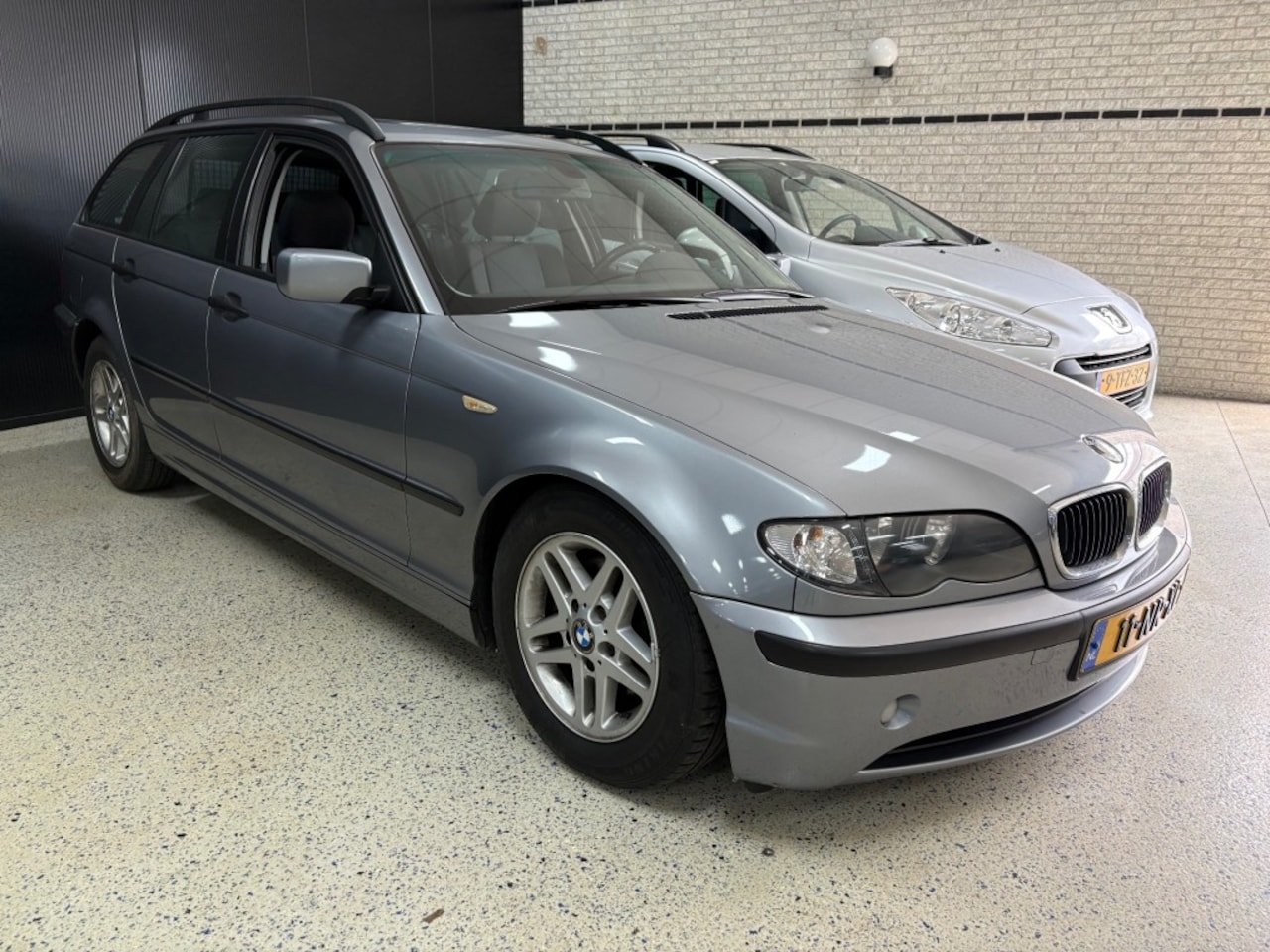 BMW 3-serie - 318D Automaat Airco Panorama Dak Trekhaak CV - AutoWereld.nl