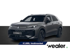 Volkswagen T-Roc - R-Line First Edition 1.5 eTSI 110 kW / 150 PK DSG | Black Style | Trekhaak wegklapbaar | M