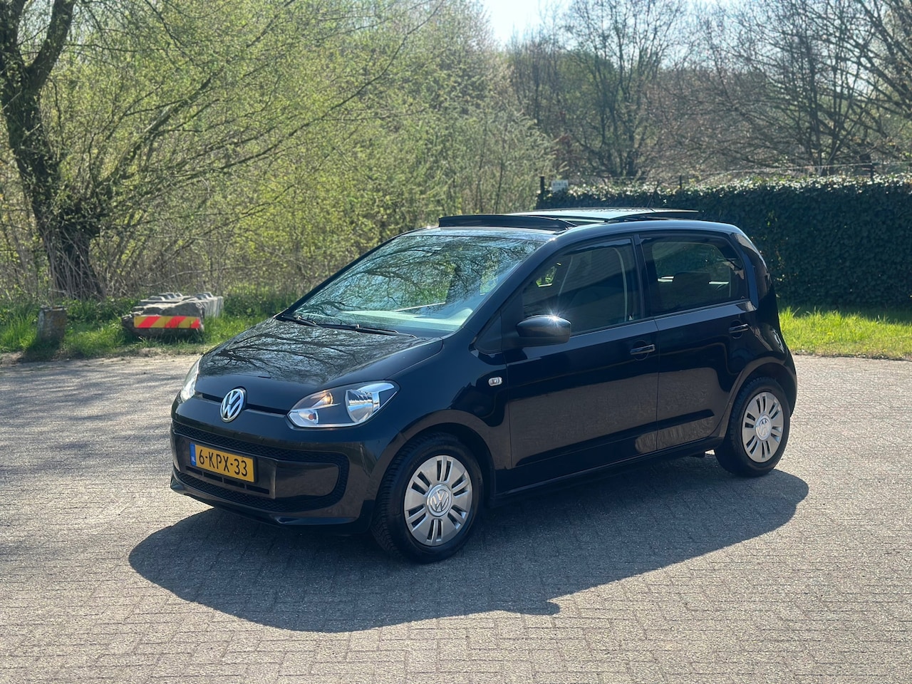 Volkswagen Up! - 1.0 move up! PANO I NL AUTO I AIRCO I 5DRS I NWE APK I NAP - AutoWereld.nl