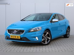 Volvo V40 - 1.6 D2 R-Design PANO I AUTOMAAT I CRUISE I CAMERA I LEDER I MEMORY I DODE HOEK I
