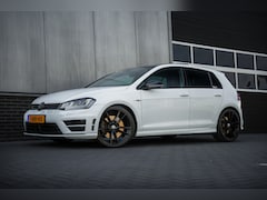 Volkswagen Golf - 2.0 TSI R 4Motion 390 pk / Pano-Dak/ Keyless/ ACC/ DCC/ DSG/ Akraprovic/ Carplay/ Bi-Xenon
