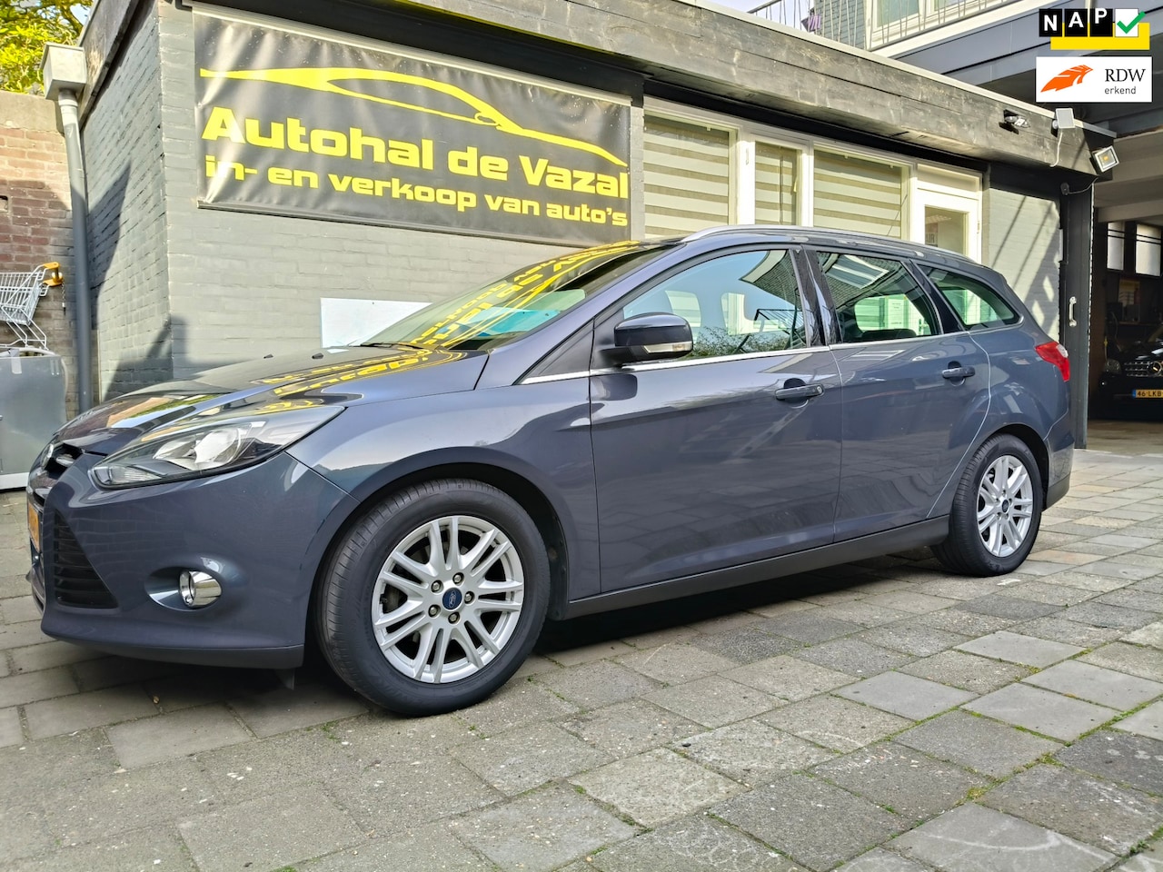Ford Focus Wagon - 1.0 EcoBoost Titanium Trekhaak Onderhoud gehad - AutoWereld.nl