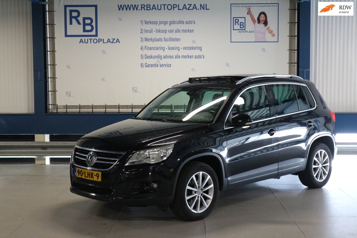 Volkswagen Tiguan - 1.4 TSI Sport&Style / NAP / NW APK / PANO DAK ! ! ! - AutoWereld.nl
