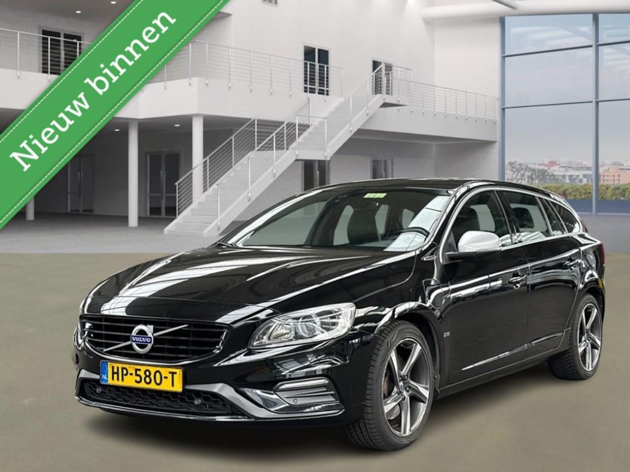 Volvo V60 - 2.4 D6 Twin Engine R-Design AUTOMAAT PANO CRUISE - AutoWereld.nl