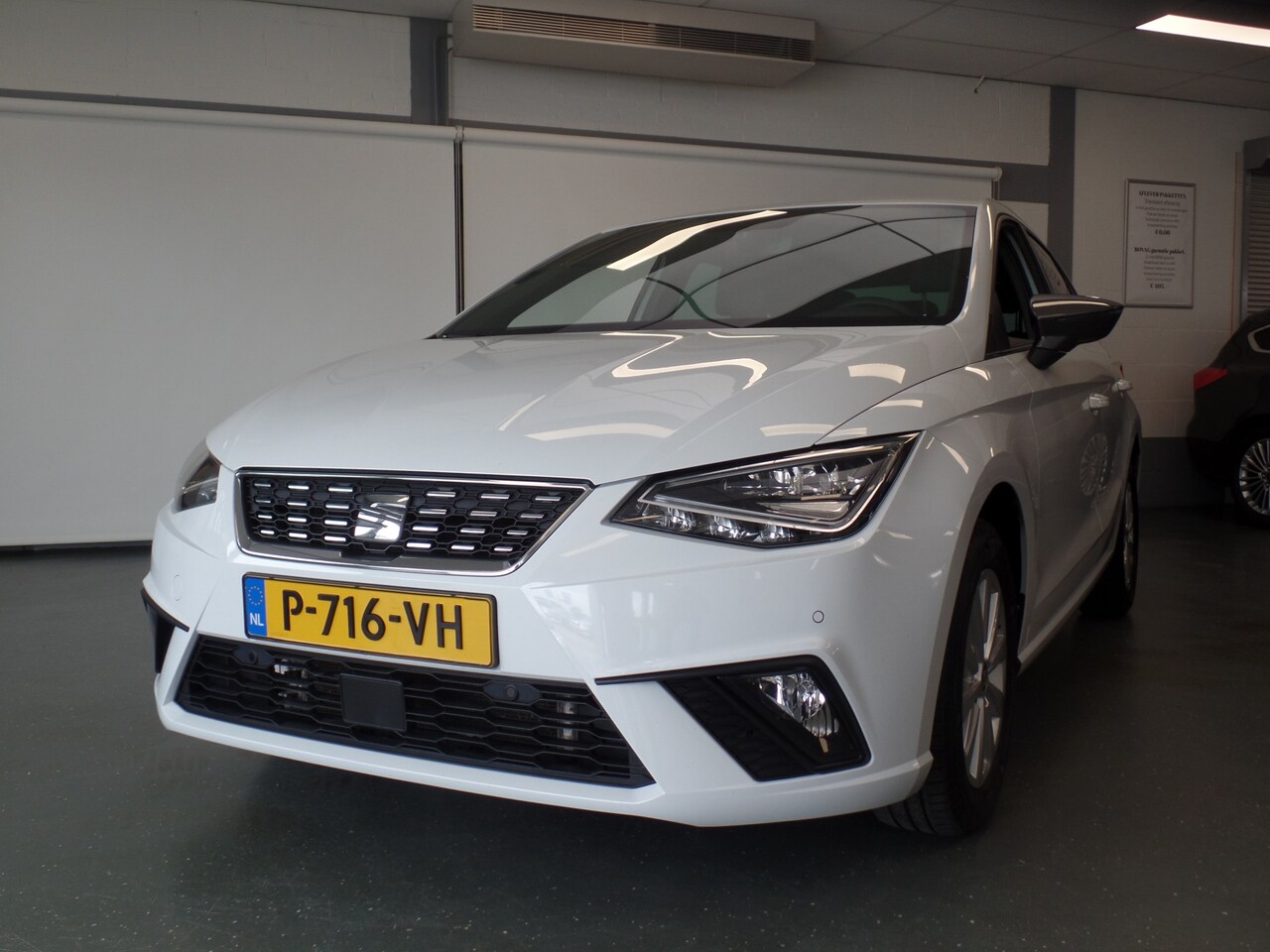 SEAT Ibiza - 1.0 TSI Business Intense, Automaat, Navigatie, Achteruitrijcamera, Clima controle, Cruise - AutoWereld.nl
