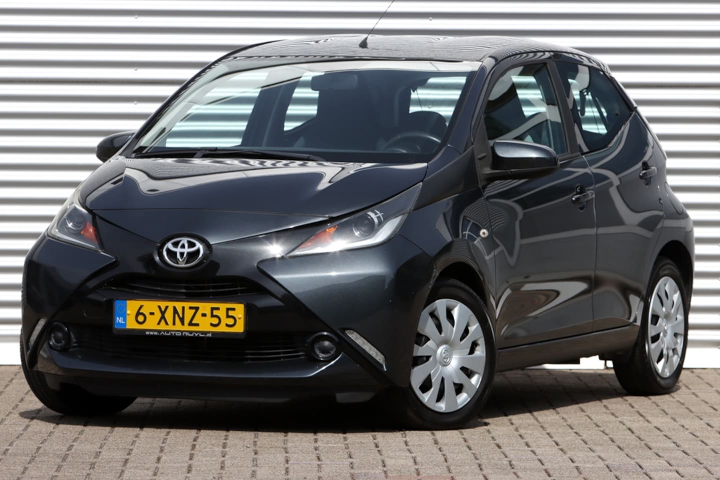 Toyota Aygo - 1.0 VVT-i x-play Automaat / Airco / Camera - AutoWereld.nl
