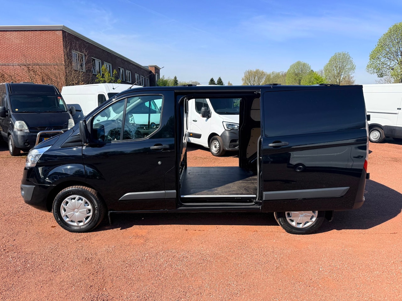 Ford Transit Custom - 270 2.0 TDCI 131PK EURO 6 L1H1 2 Schuifdeuren - AutoWereld.nl