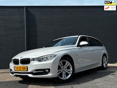 BMW 3-serie Touring - 320i Upgrade Edition M | Groot Navi | Trekhaak | Parelmoer