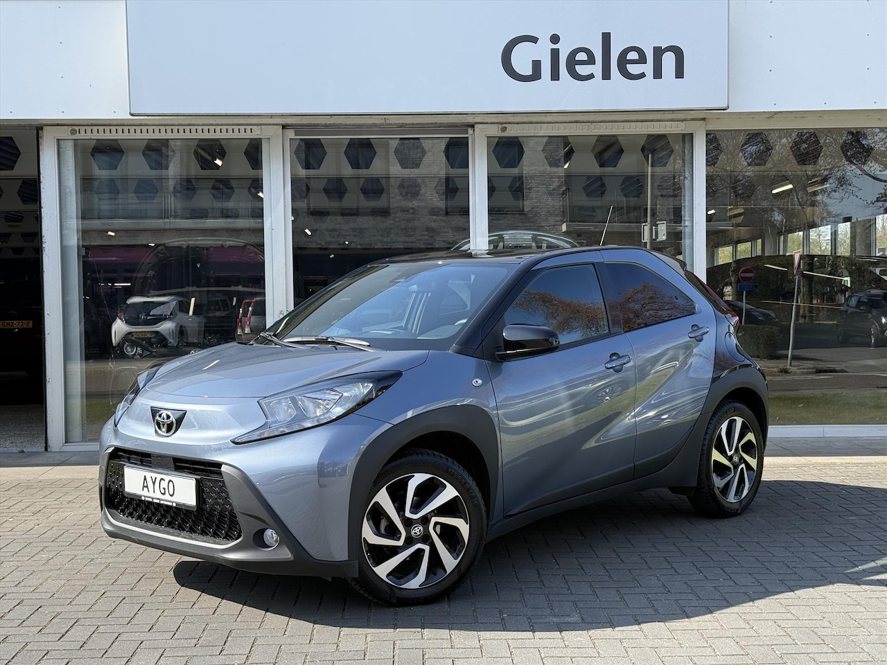 Toyota Aygo X - 1.0 VVT-i S-CVT Automaat Pulse Bi-Tone | Stoelverwarming, Airconditioning, 17 inch, CarPla - AutoWereld.nl