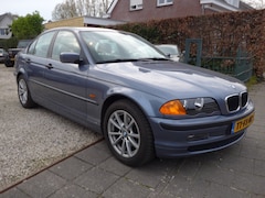 BMW 3-serie - 318i Executive