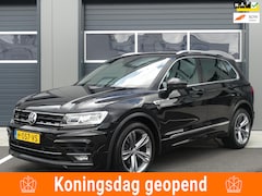Volkswagen Tiguan - 1.5 TSI R-line ACT DSG / Automaat Groot Navi Digital Dashboard Xenon Adapt.Cruise Boekjes
