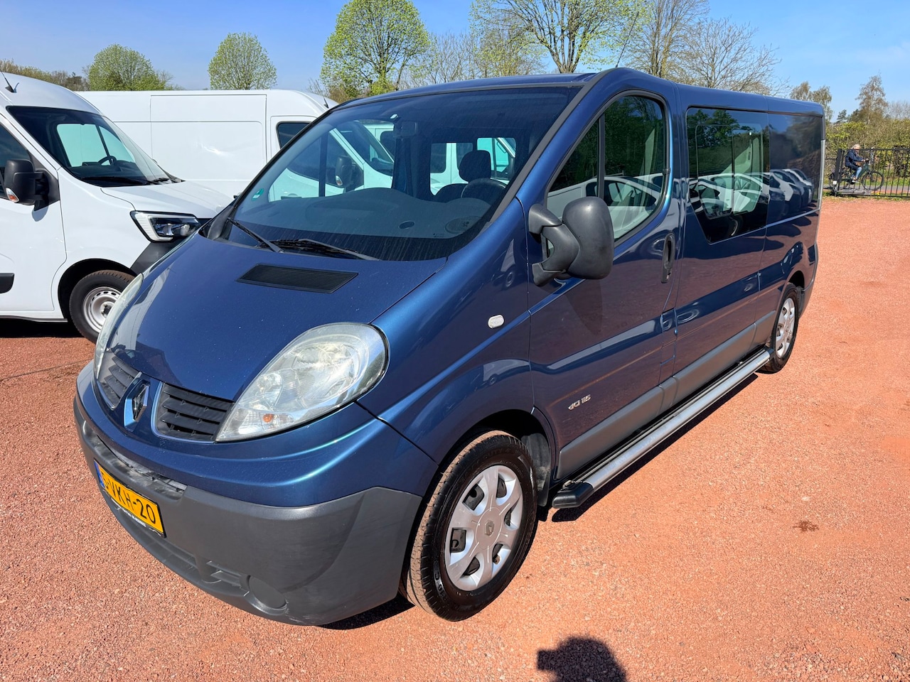 Renault Trafic - 2.0 dCi T29 L2H1 DC Navi / Cruise / airco - AutoWereld.nl