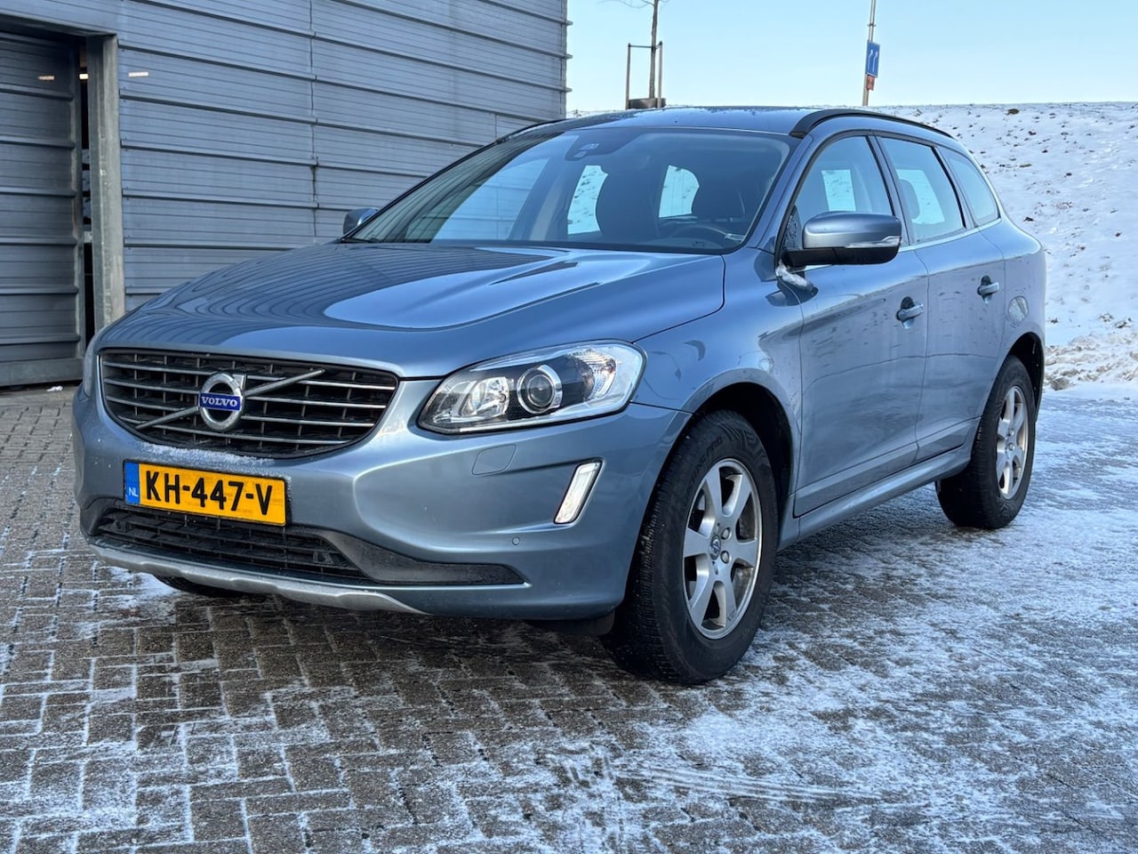 Volvo XC60 - T5 245PK Nordic+ | Parkeerverw. | Camera | Xenon | All season - AutoWereld.nl