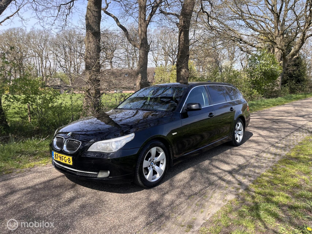 BMW 5-serie Touring - 530d LCI | XENON | LEER | NAP | TREKHAAK - AutoWereld.nl
