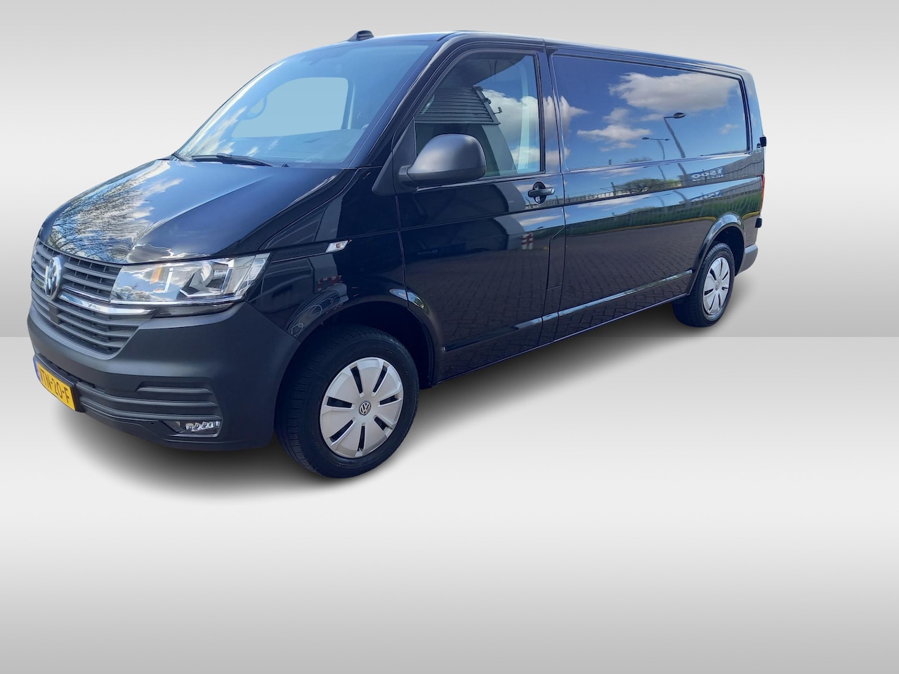 Volkswagen Transporter - 2.0 TDI L2H1 28 Comfortline 110 pk / PDC / Cruise / Trekhaak - AutoWereld.nl