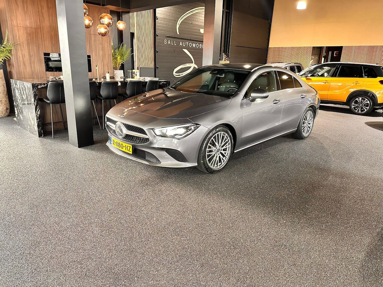 Mercedes-Benz CLA-Klasse - 180 Luxury Line stoelverwarming/Ambilight/Navi/Dealeronderhouden - AutoWereld.nl