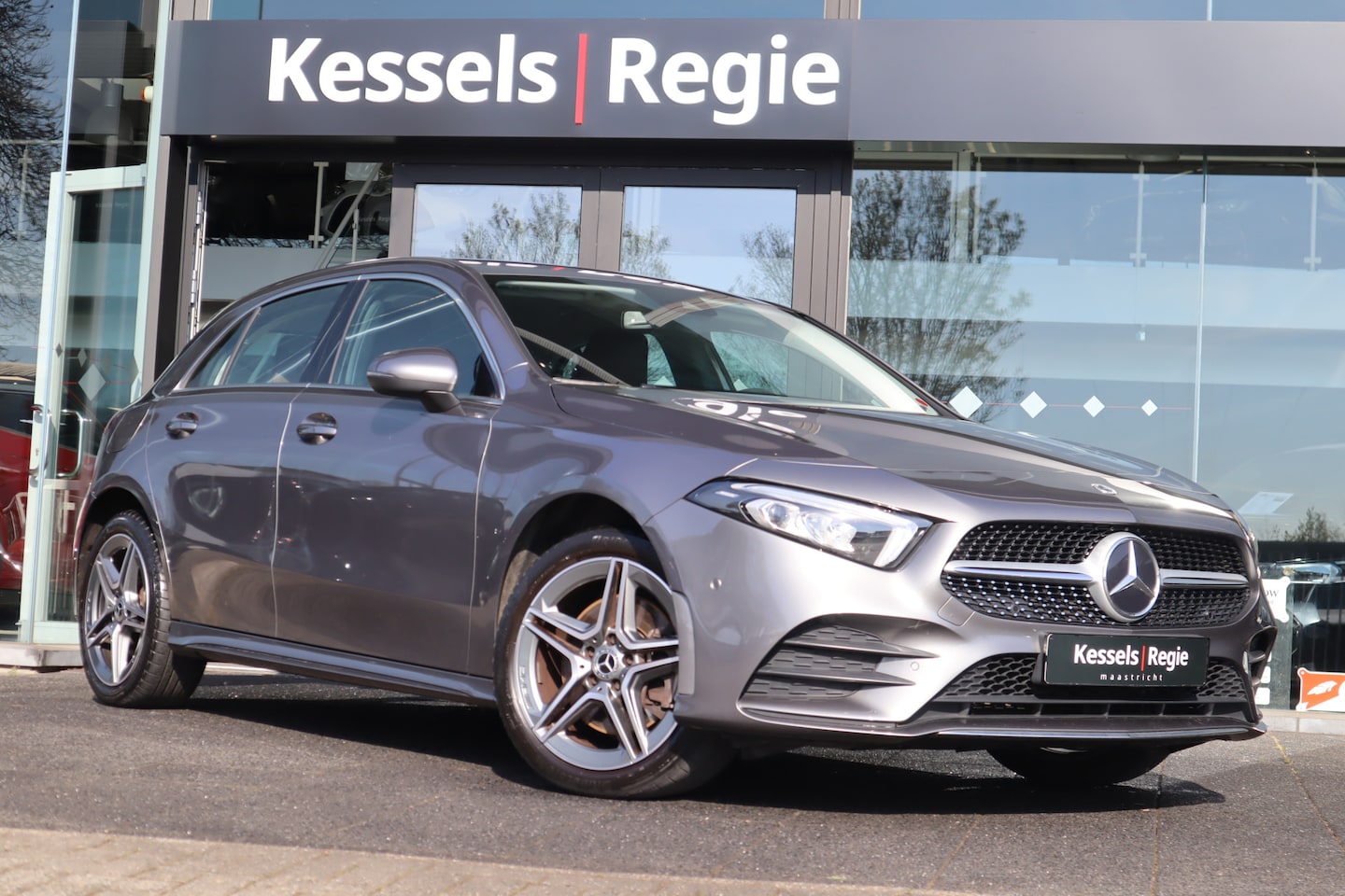 Mercedes-Benz A-klasse - 250 e AMG Widescreen Leer Camera CarPlay Stoelverwarming 18” DAB Sensoren - AutoWereld.nl