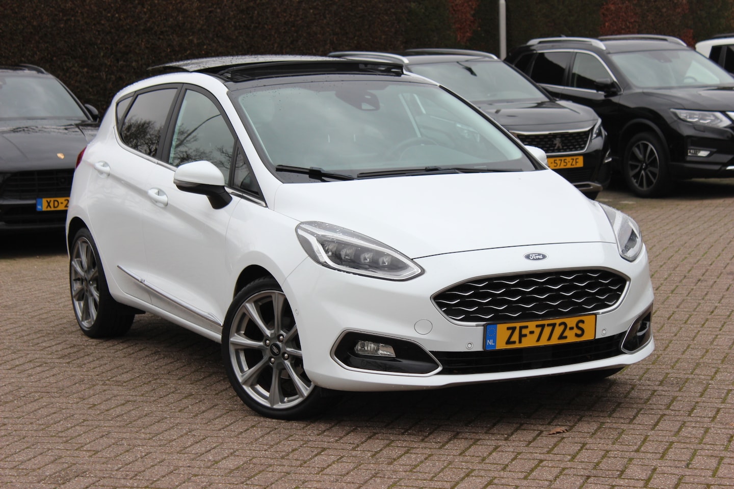 Ford Fiesta - 1.0 EcoBoost Vignale Panoramadak / Camera / Leder / 18'' / Navigatie / B&O / Dodehoek / DA - AutoWereld.nl