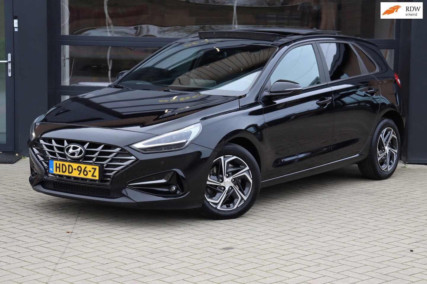 Hyundai i30 - 1.5 T-GDi MHEV Premium | Pano | Clima | Camera | Stoel/Stuur Verwarming | Navi | Cruise | - AutoWereld.nl
