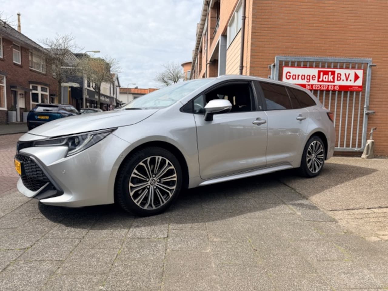 Toyota Corolla Touring Sports - 2.0 Hybrid 184pk CVT - AutoWereld.nl