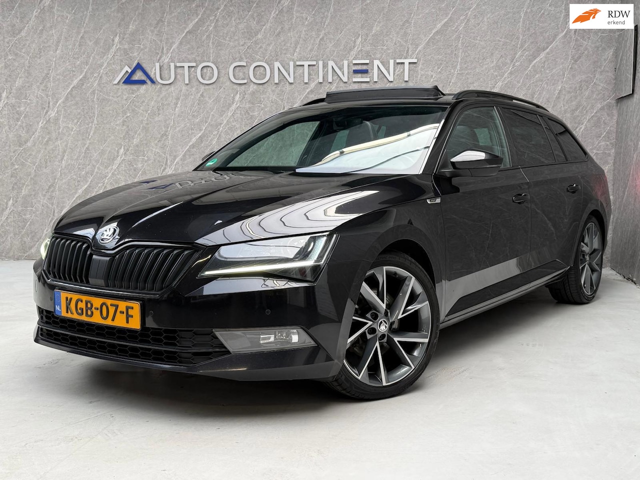 Skoda Superb Combi - 2.0 TSI 4x4 220 PK / Dealer Onderh / Vol Optie / Panorama - AutoWereld.nl