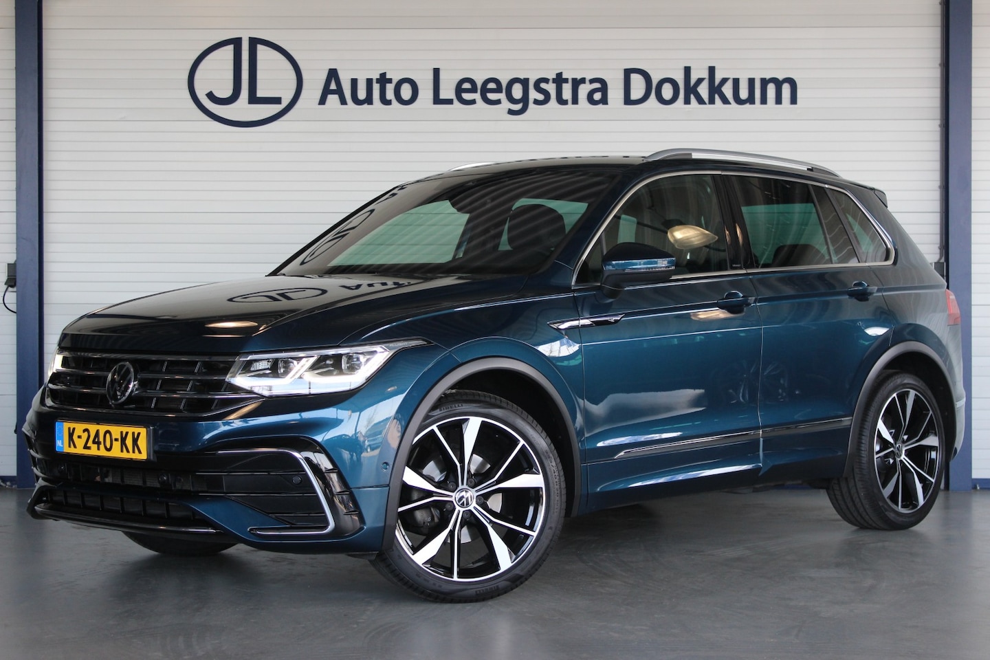 Volkswagen Tiguan - 1.5 TSI R-Line Business+ Camera | LED Matrix | Carplay | Adapt. Cruise | Alcantara | Elekt - AutoWereld.nl